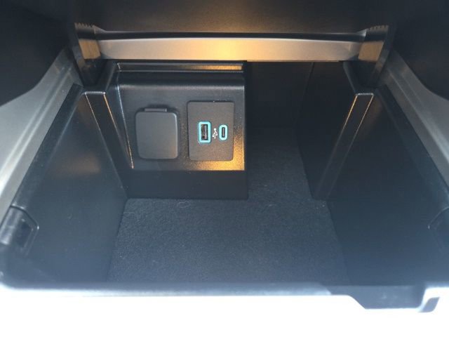 Used 2023 Ford Explorer XLT w/ Equipment Group 202A image 31