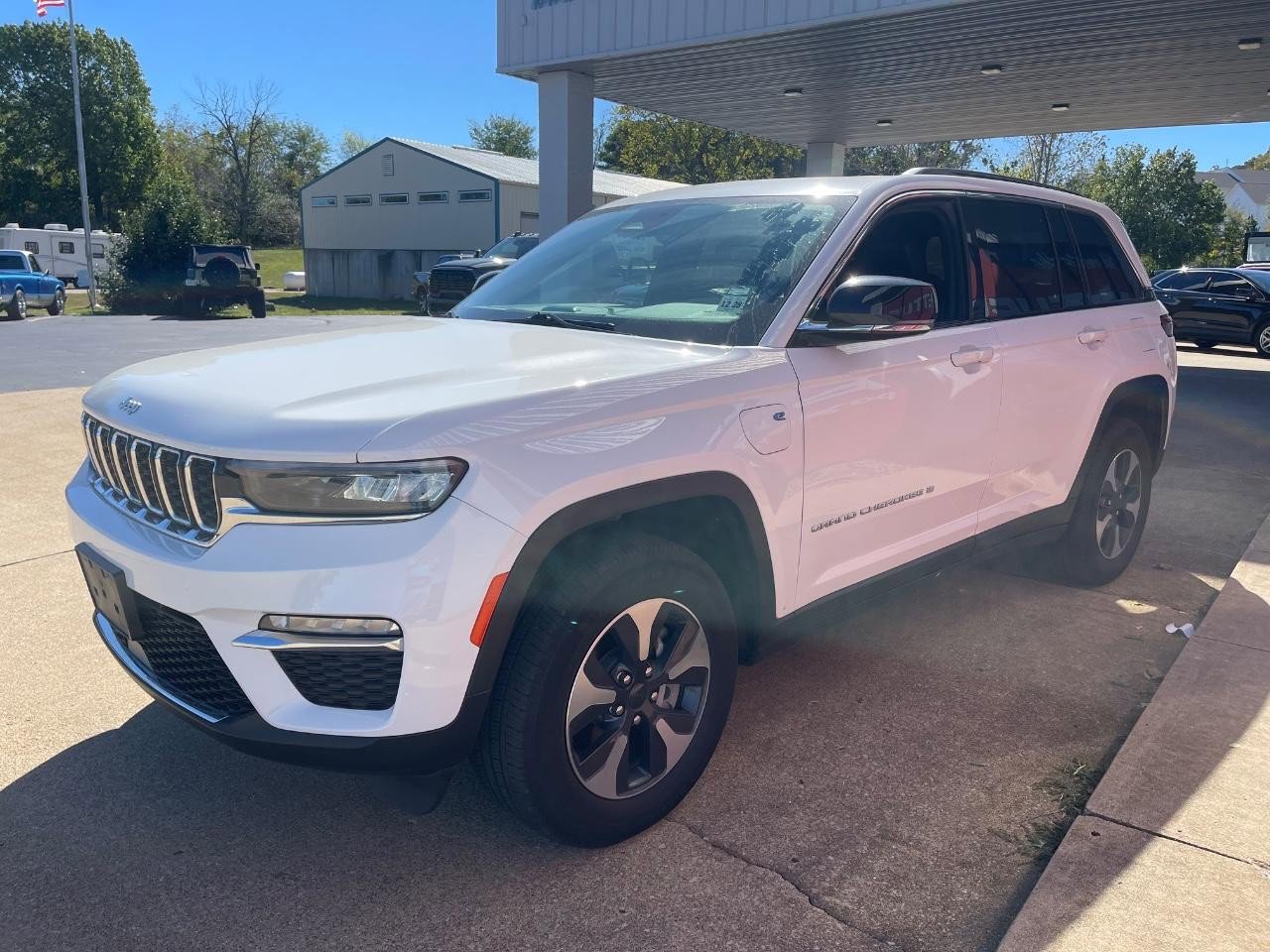 Used 2024 Jeep Grand Cherokee Limited 4xe image 3