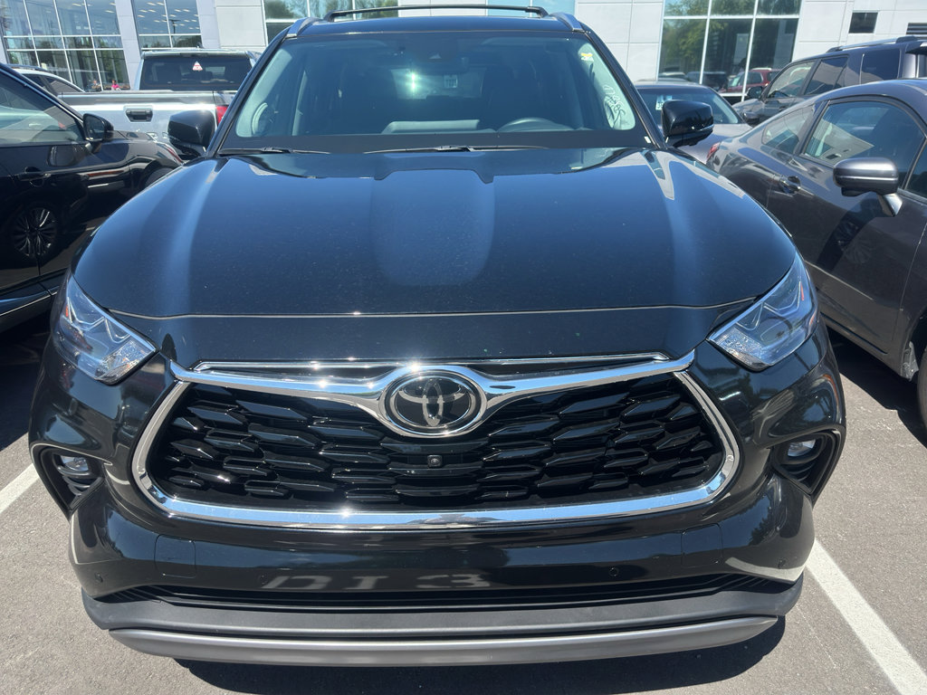 Certified 2024 Toyota Highlander Platinum AWD/4WD image 2
