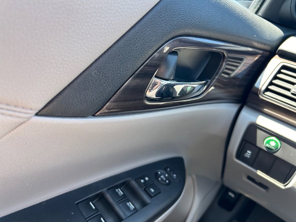 Used 2017 Honda Accord EX image 27