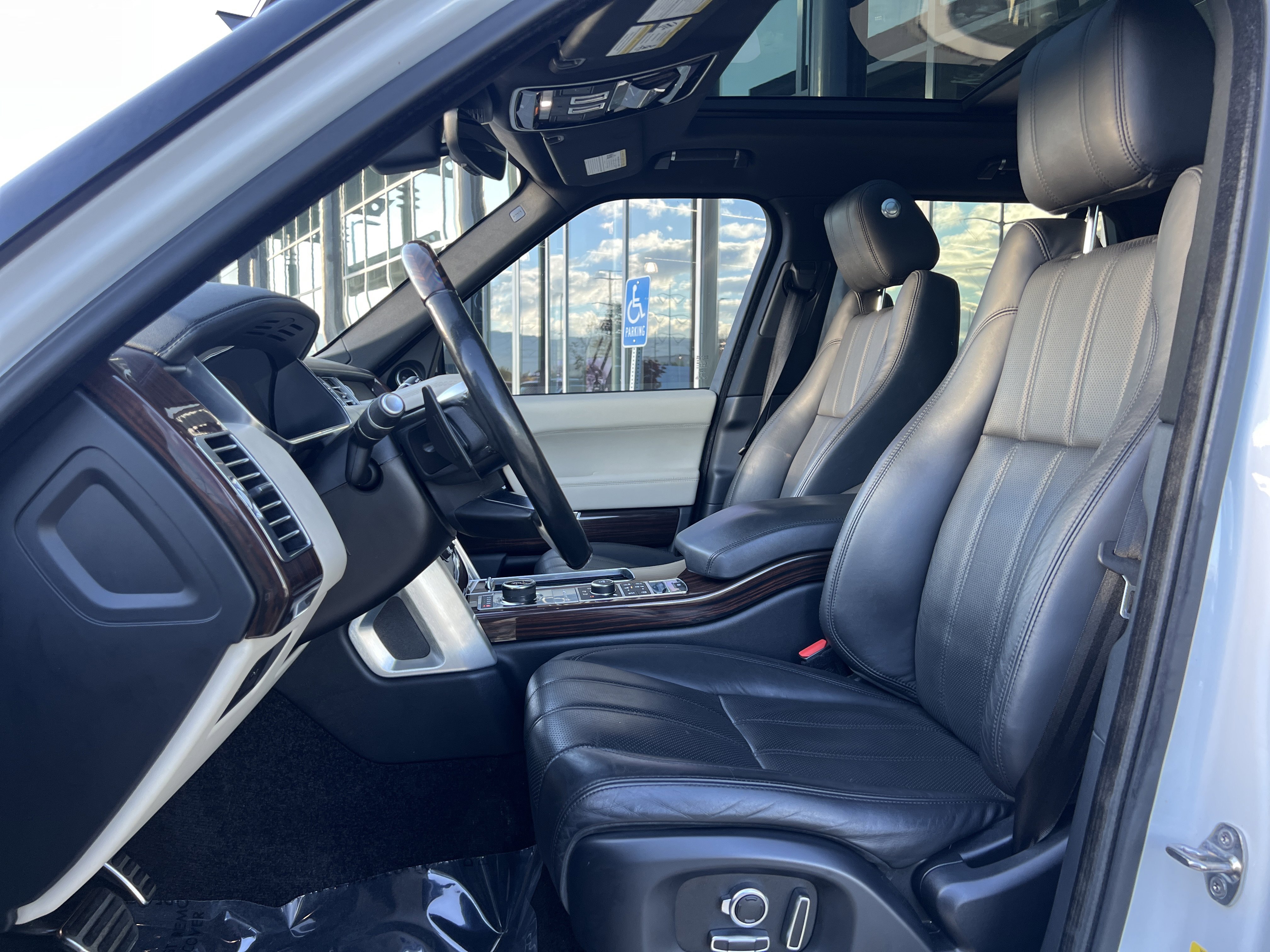Used 2017 Land Rover Range Rover Supercharged image 12