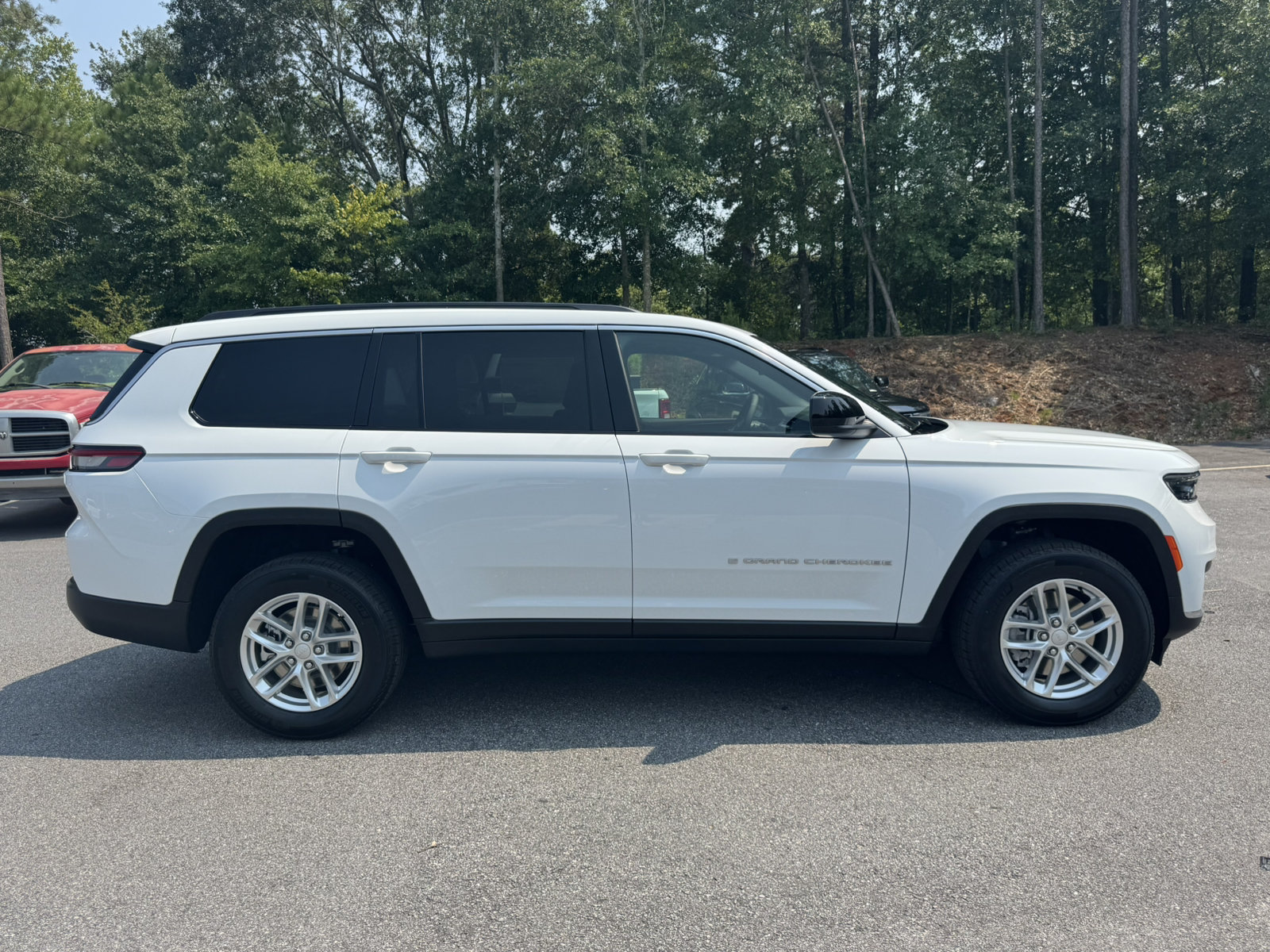 New 2026 Jeep Grand Cherokee L Laredo RWD image 4