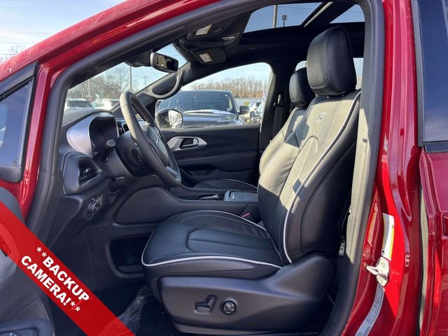 New 2026 Chrysler Pacifica Limited w/ Uconnect Theater Family Group image 3