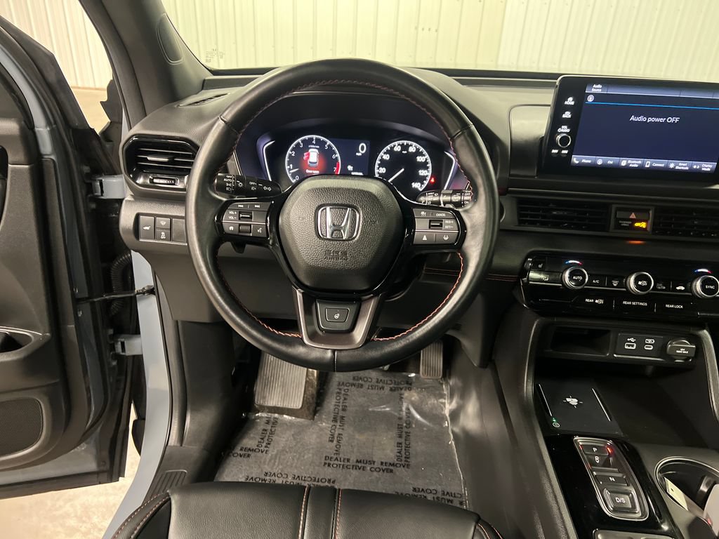 Used 2025 Honda Pilot TrailSport image 18