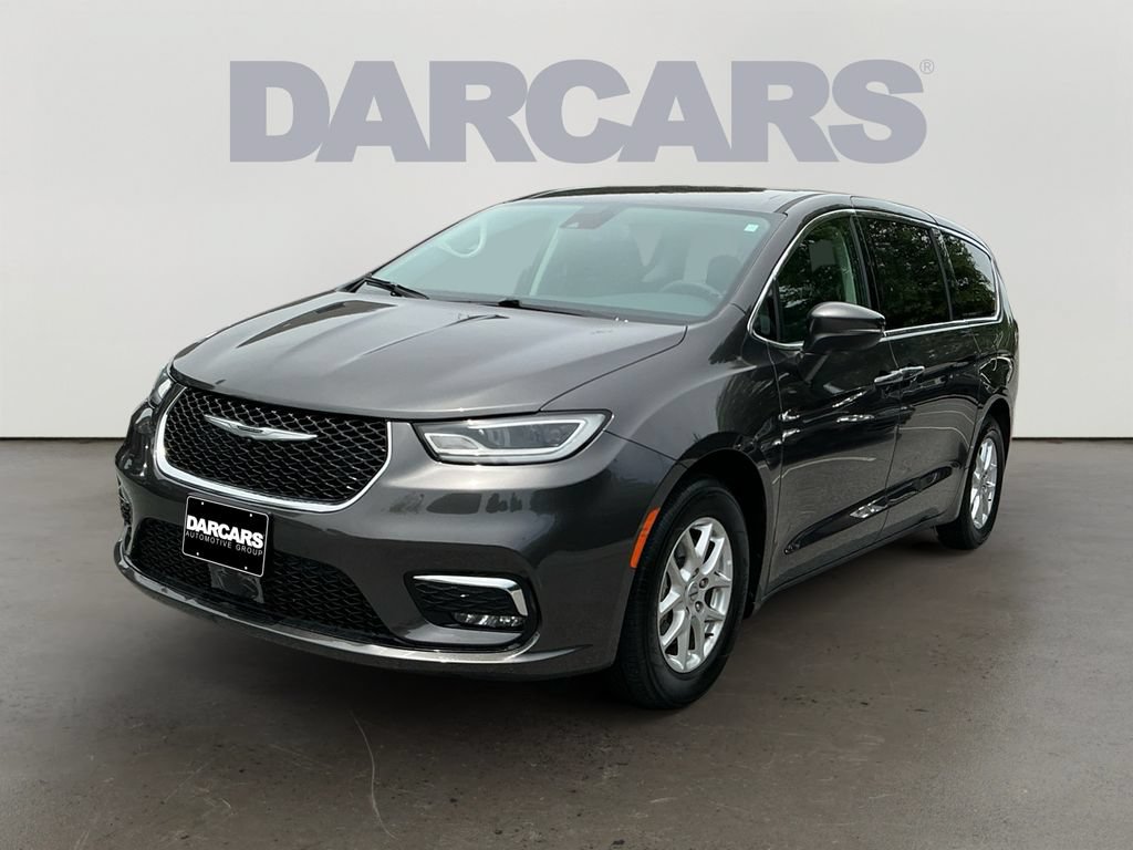 Used 2023 Chrysler Pacifica Touring-L FWD image 3