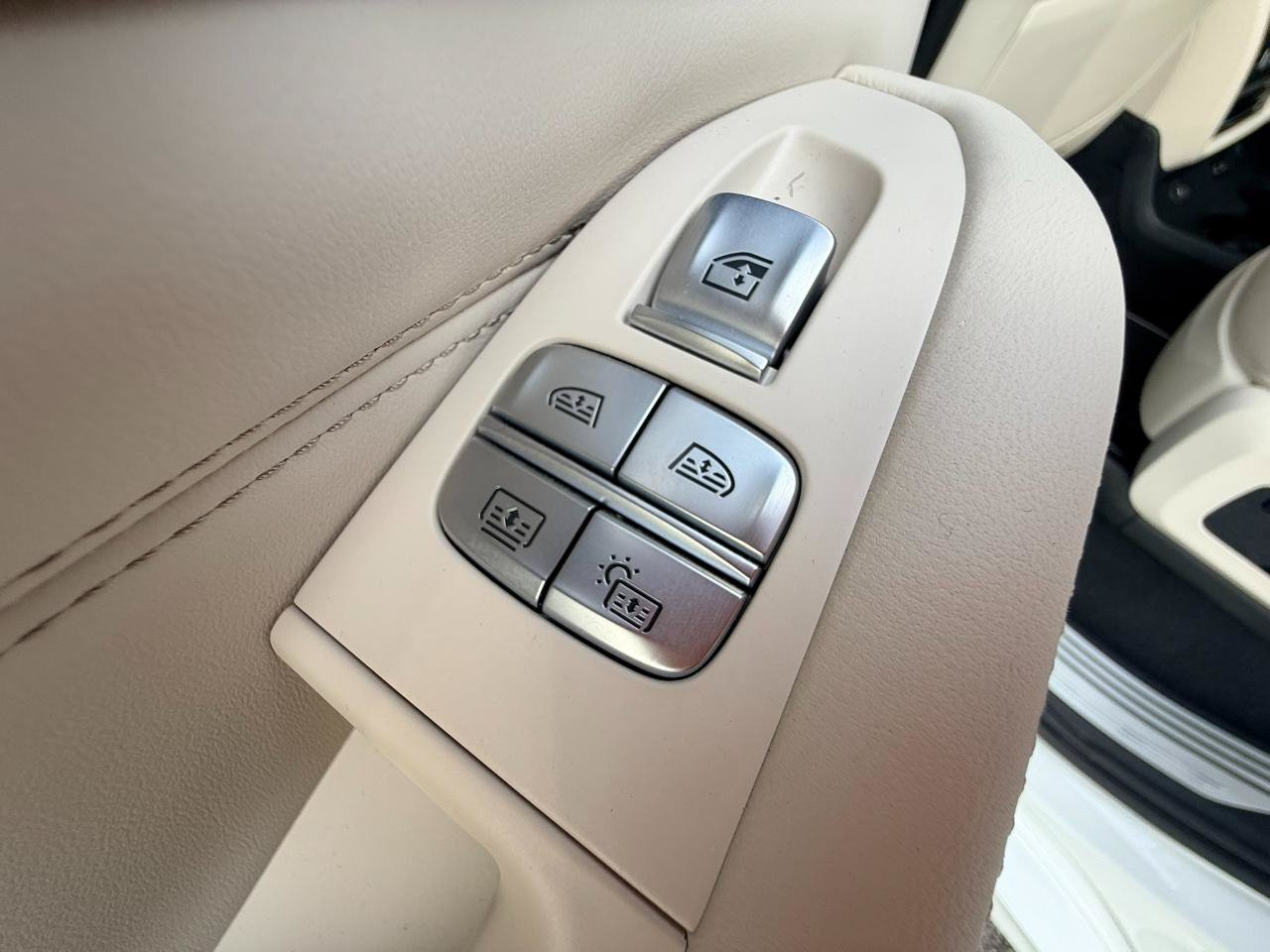 Used 2022 BMW ALPINA XB7 AWD/4WD image 36