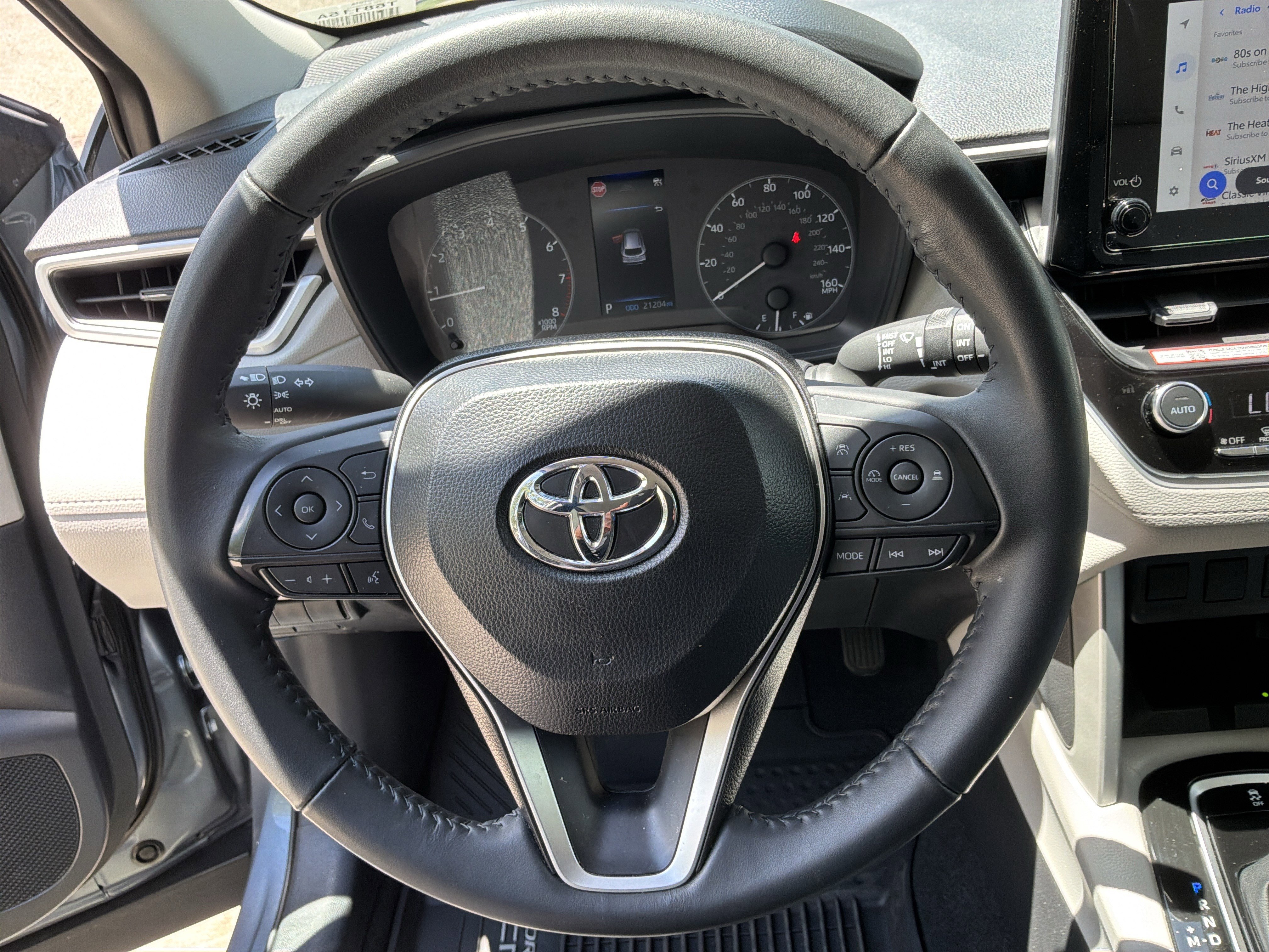 Used 2025 Toyota Corolla Cross LE FWD image 18