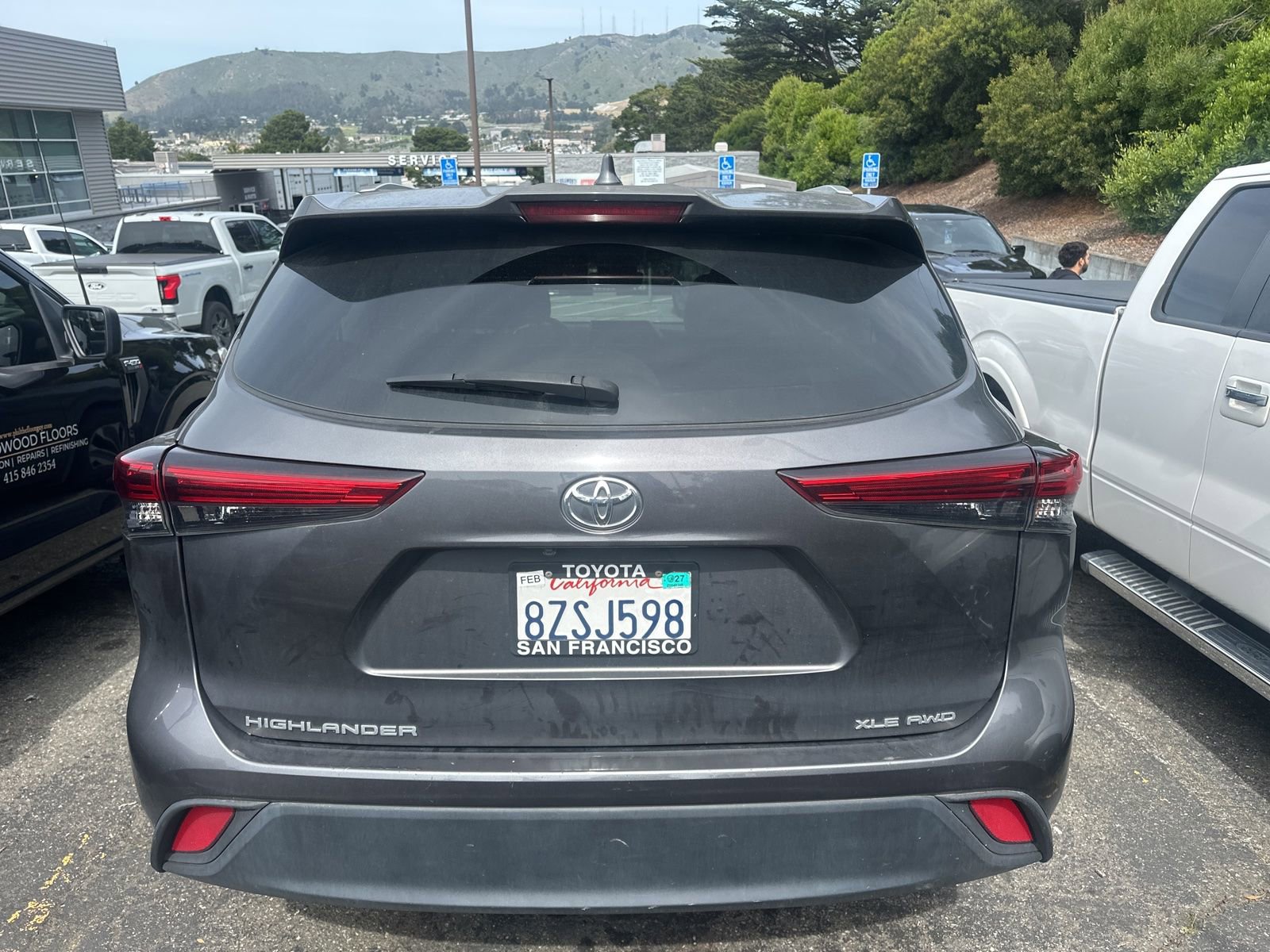 Used 2022 Toyota Highlander XLE AWD/4WD image 6