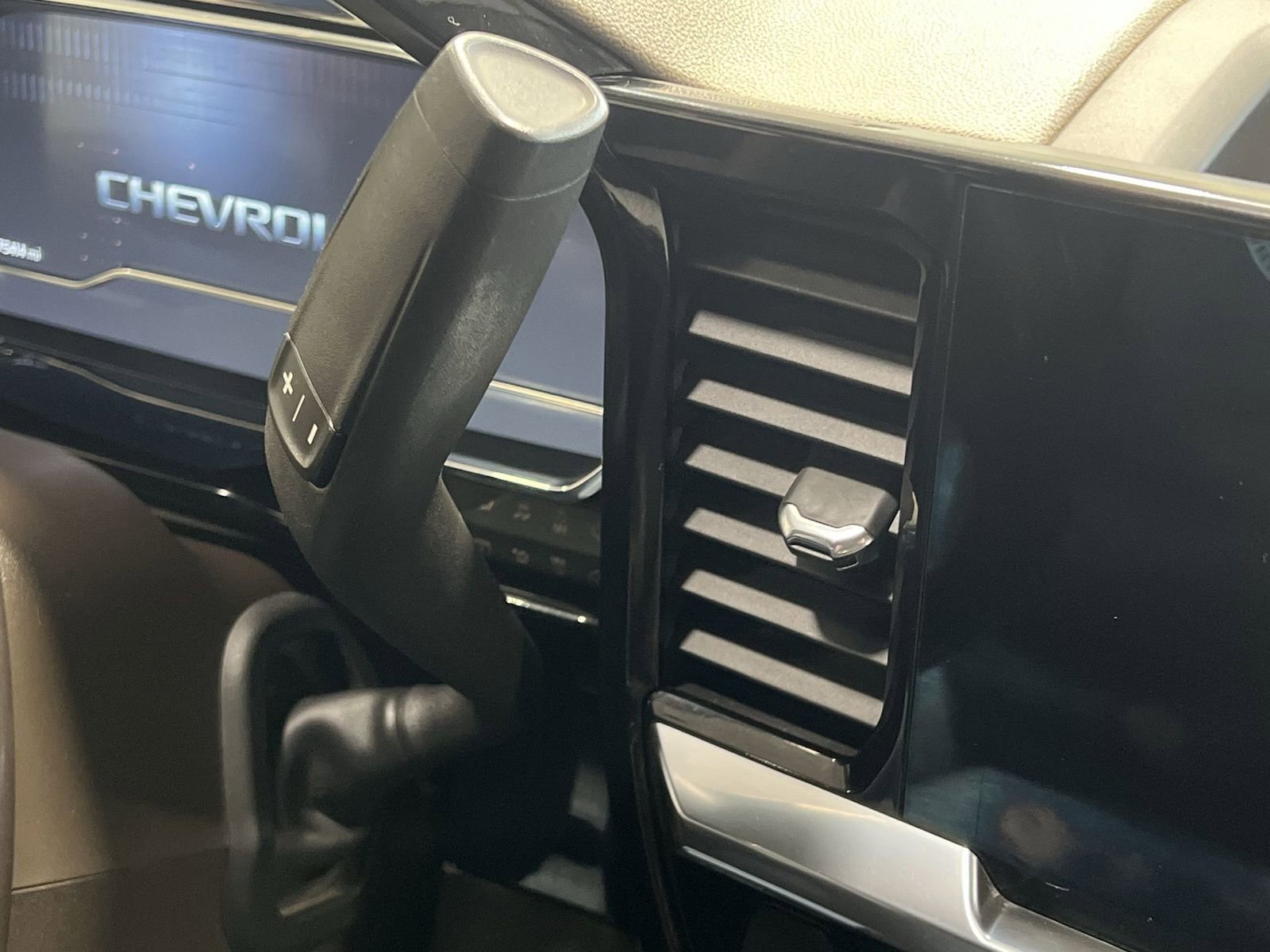 Used 2024 Chevrolet Silverado 3500 LTZ w/ LTZ Convenience Package image 20