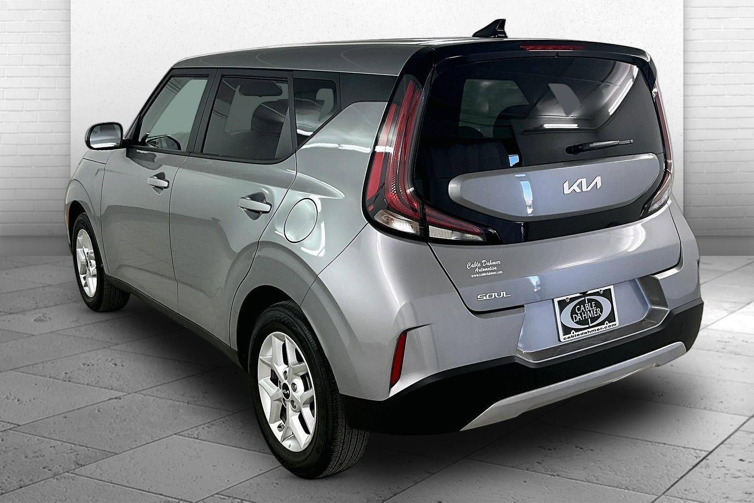 Used 2025 Kia Soul LX FWD image 4
