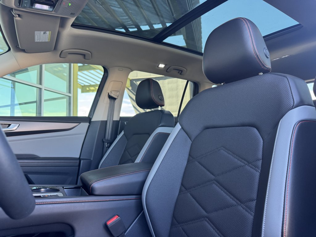Used 2024 Volkswagen Atlas Peak Edition SE AWD/4WD image 26