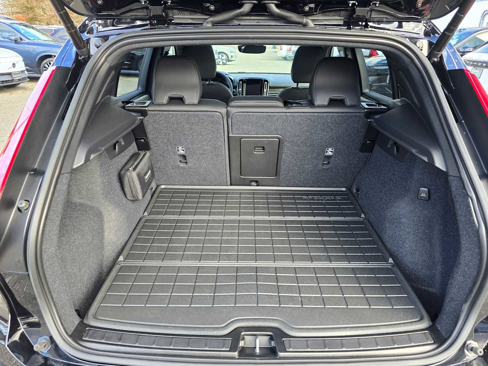 Used 2023 Volvo XC40 Recharge Ultimate w/ Protection Package Premier image 16