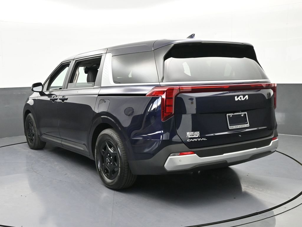 Used 2025 Kia Carnival image 4