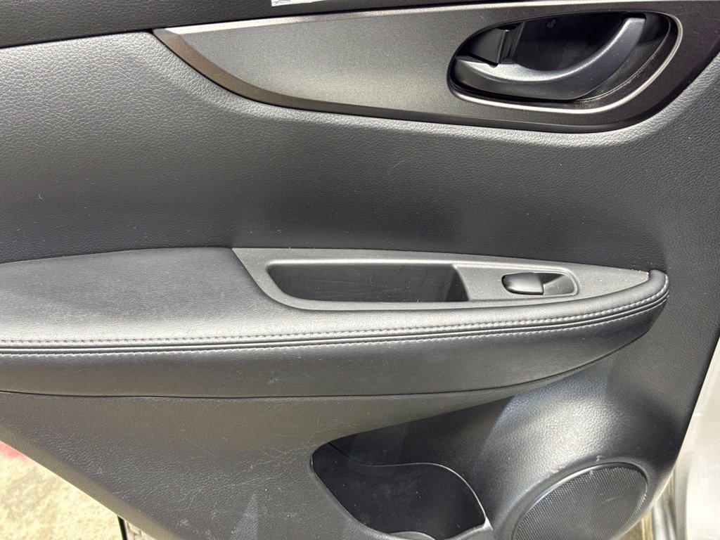 Used 2022 Nissan Rogue Sport S FWD image 18