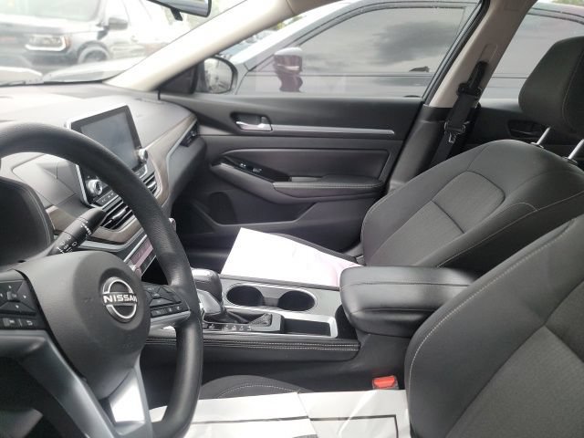Used 2023 Nissan Altima 2.5 SV FWD image 9
