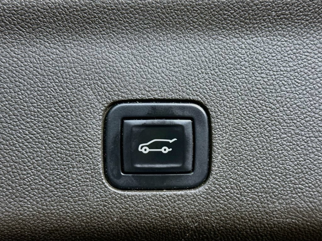 Used 2022 GMC Yukon Denali AWD/4WD image 31
