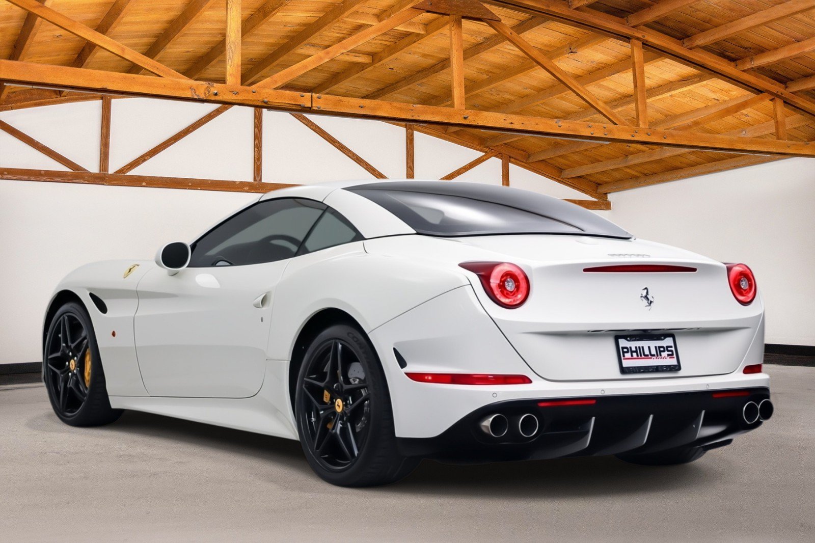 Used 2017 Ferrari California T RWD image 4