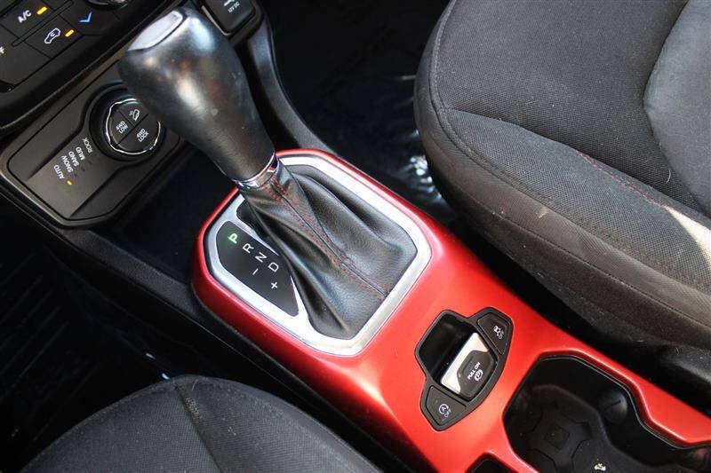 Used 2021 Jeep Renegade Trailhawk AWD/4WD image 20