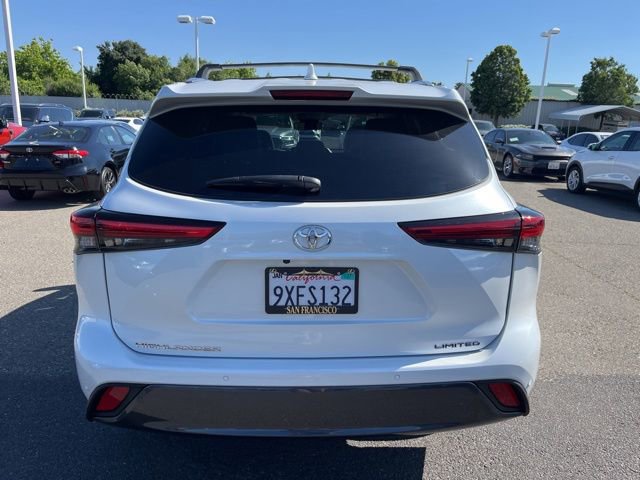Used 2023 Toyota Highlander Limited FWD image 6
