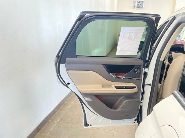 Used 2020 Lincoln Corsair Reserve w/ Equipment Group 202A AWD/4WD image 9