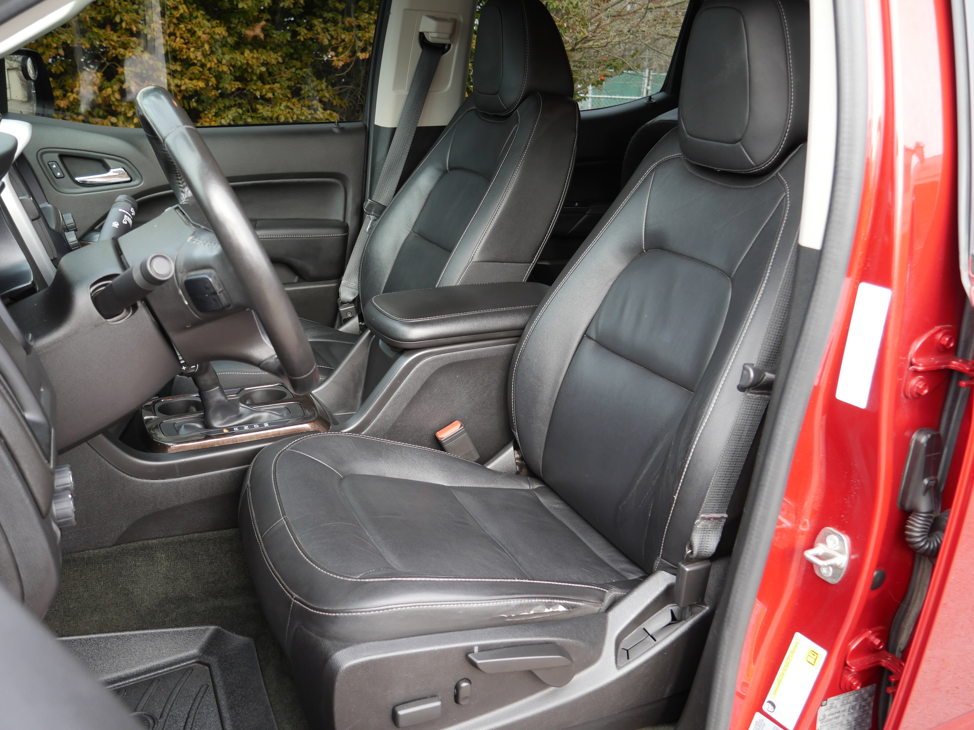 Used 2015 GMC Canyon SLT image 32