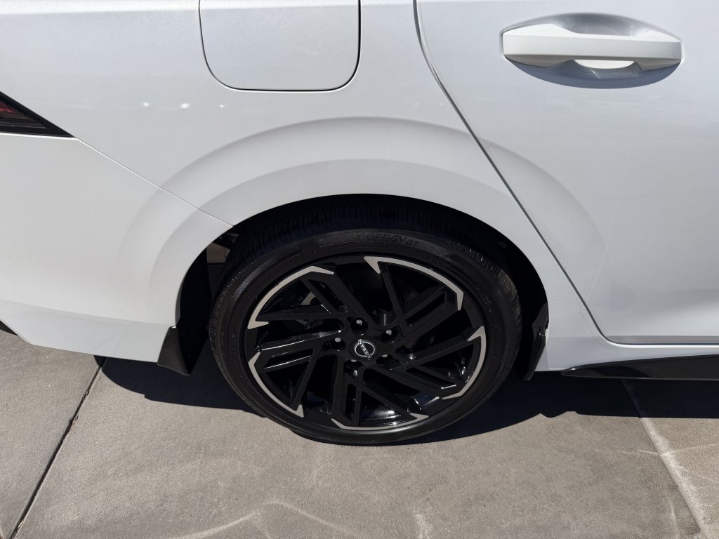 Used 2026 Nissan Sentra SR w/ SR Premium Package FWD image 15