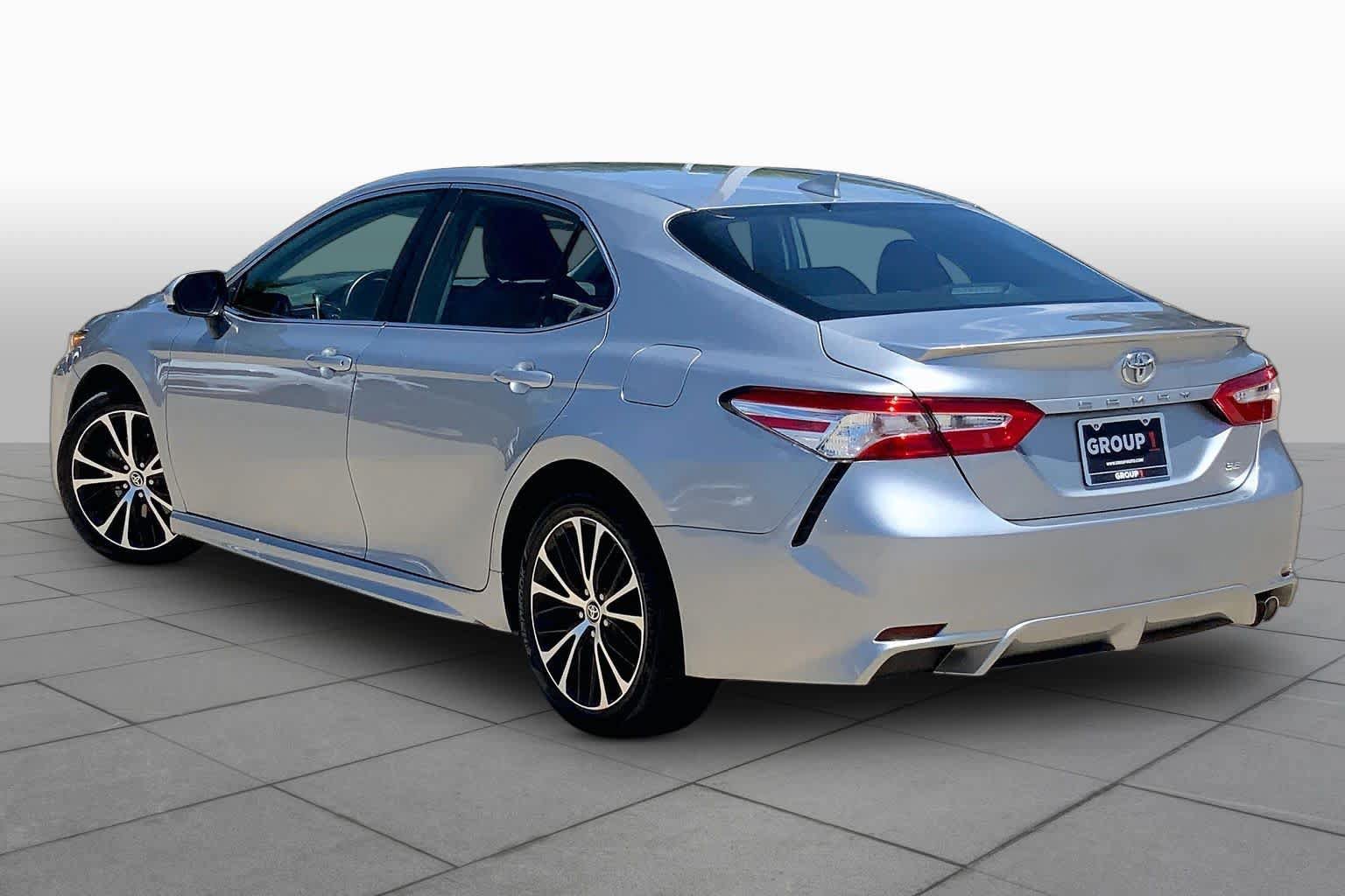 Used 2020 Toyota Camry SE FWD image 11