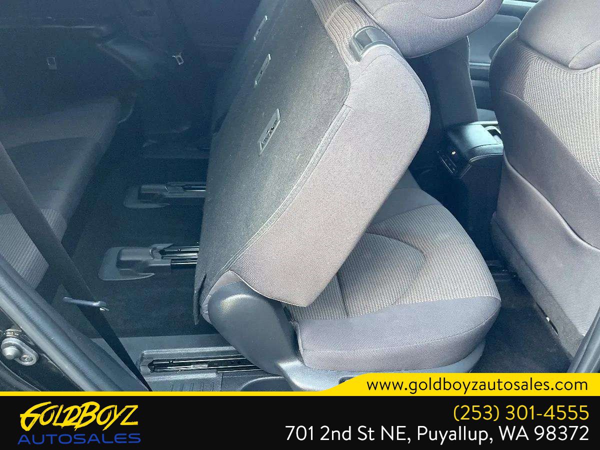 Used 2023 Toyota Highlander LE image 32