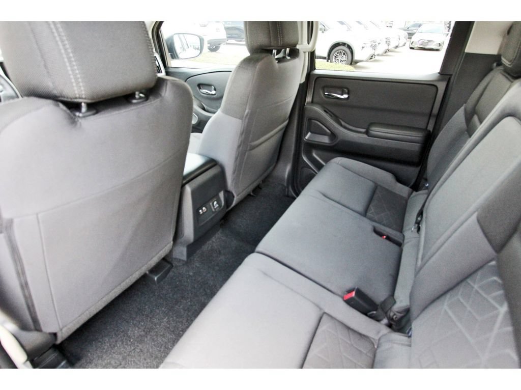 Used 2025 Nissan Frontier SV w/ SV Convenience Package RWD image 11