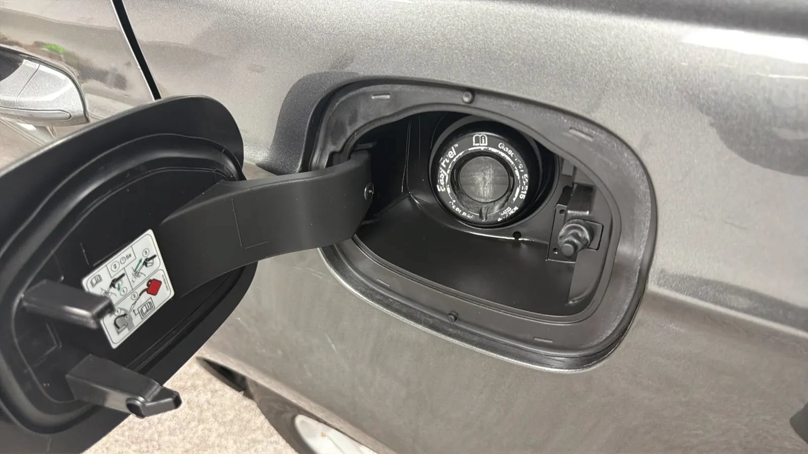 Used 2016 Ford Fusion SE FWD image 29