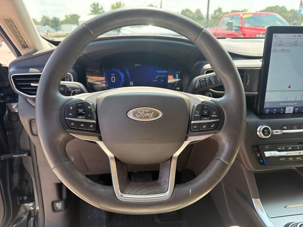 Used 2020 Ford Explorer Platinum w/ Premium Technology Package AWD/4WD image 16