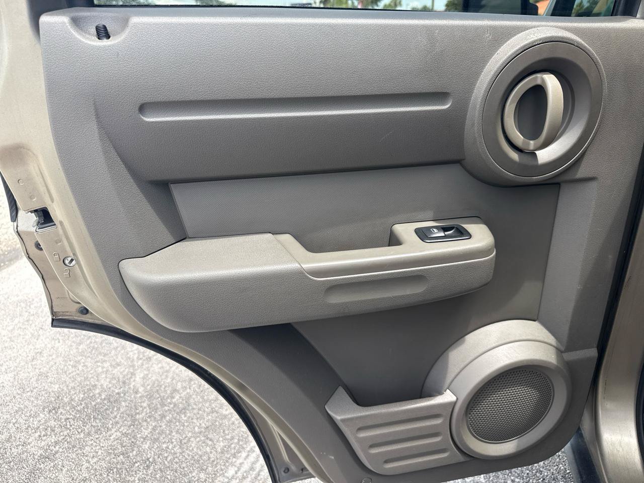 Used 2007 Dodge Nitro SXT RWD image 24