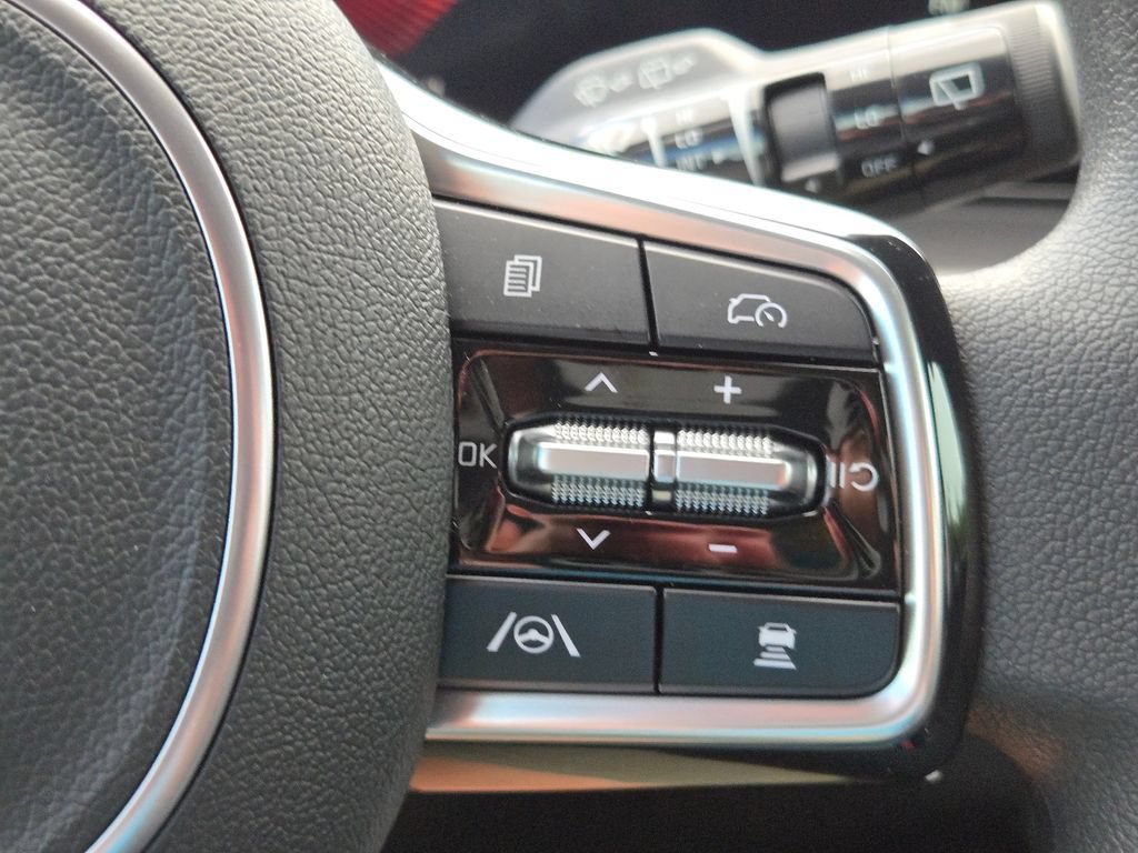 Certified 2025 Kia Sorento LX FWD image 24