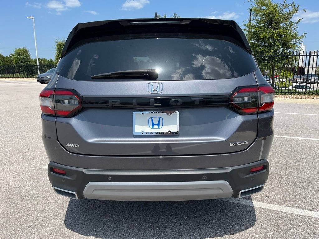 Certified 2025 Honda Pilot Touring image 5