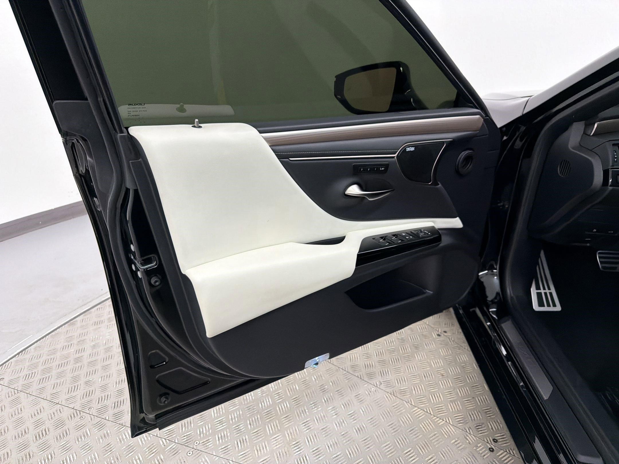 Certified 2023 Lexus ES 350 F Sport w/ Accessory Package (Z2) FWD image 24