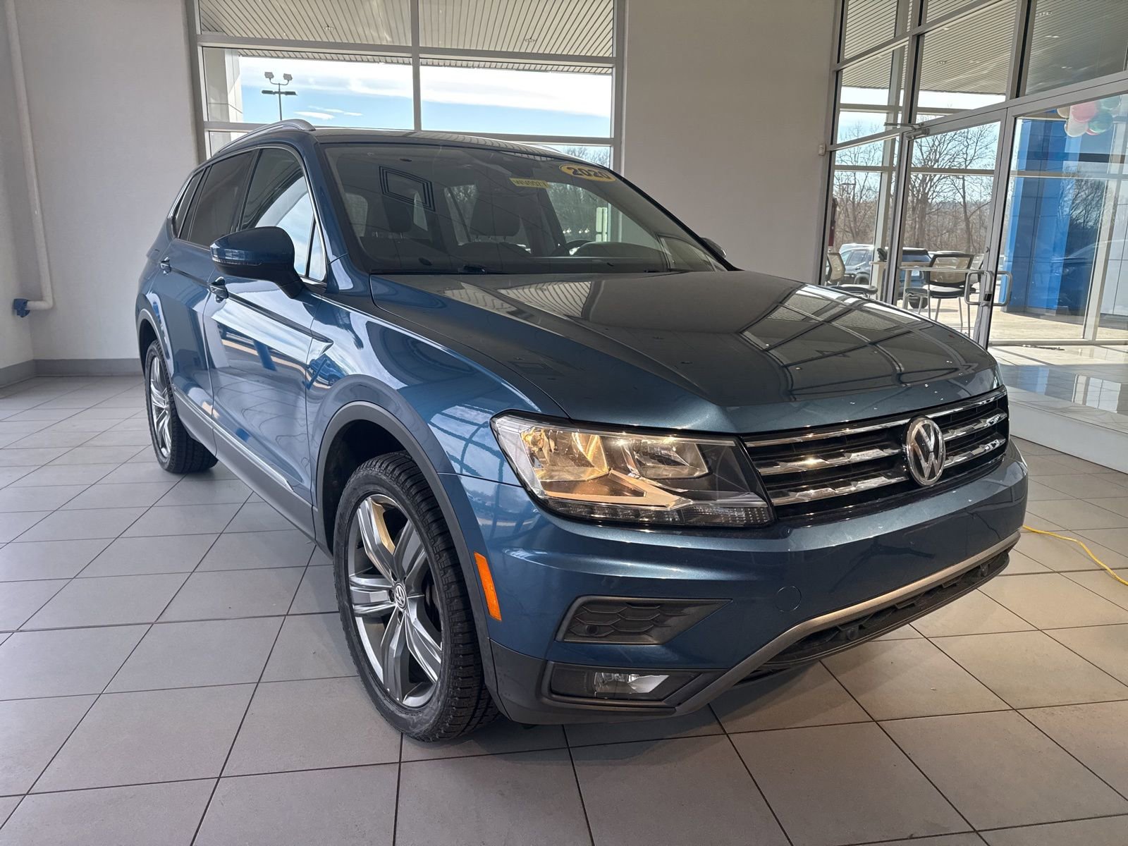 Used 2020 Volkswagen Tiguan SEL w/ 3rd Row Seat Package image 3