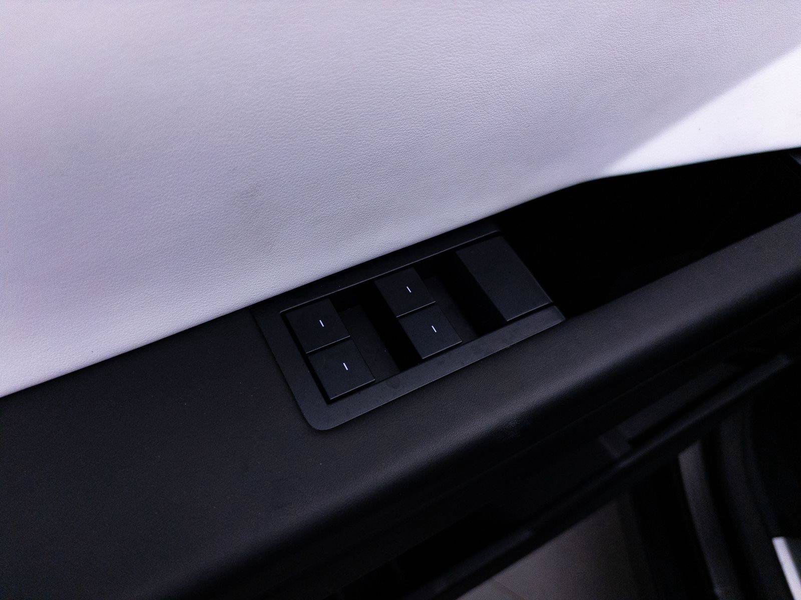 Used 2024 Tesla Cybertruck AWD Crew Cab image 19