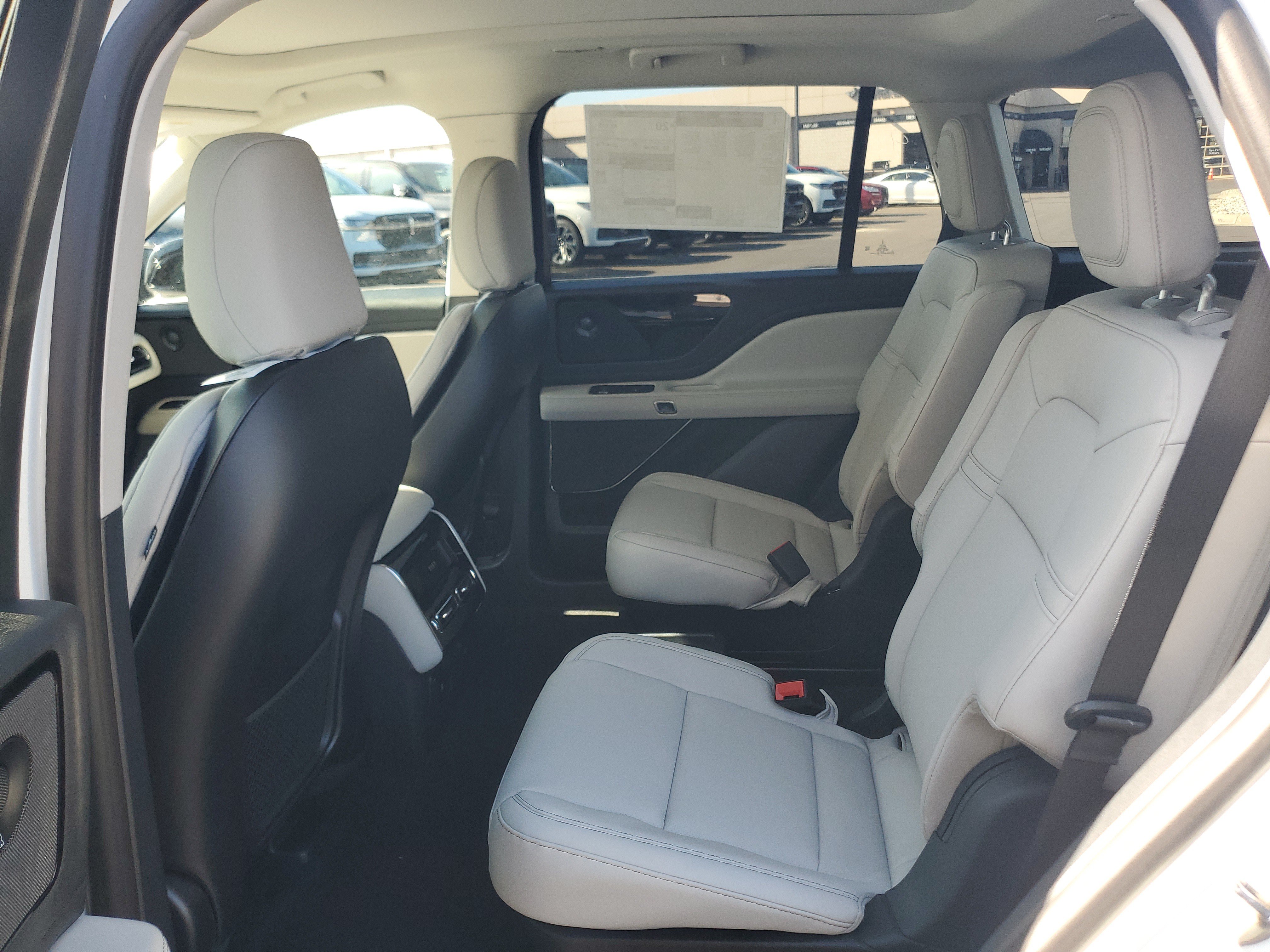 New 2027 Lincoln Aviator AWD image 23