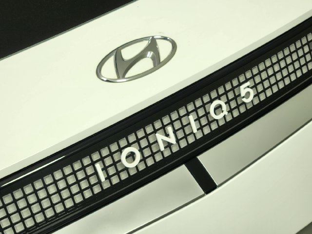 Certified 2023 Hyundai Ioniq 5 Limited w/ Cargo Package AWD/4WD image 9
