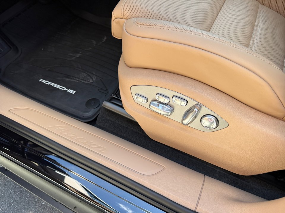 New 2026 Porsche Macan Turbo AWD/4WD image 25