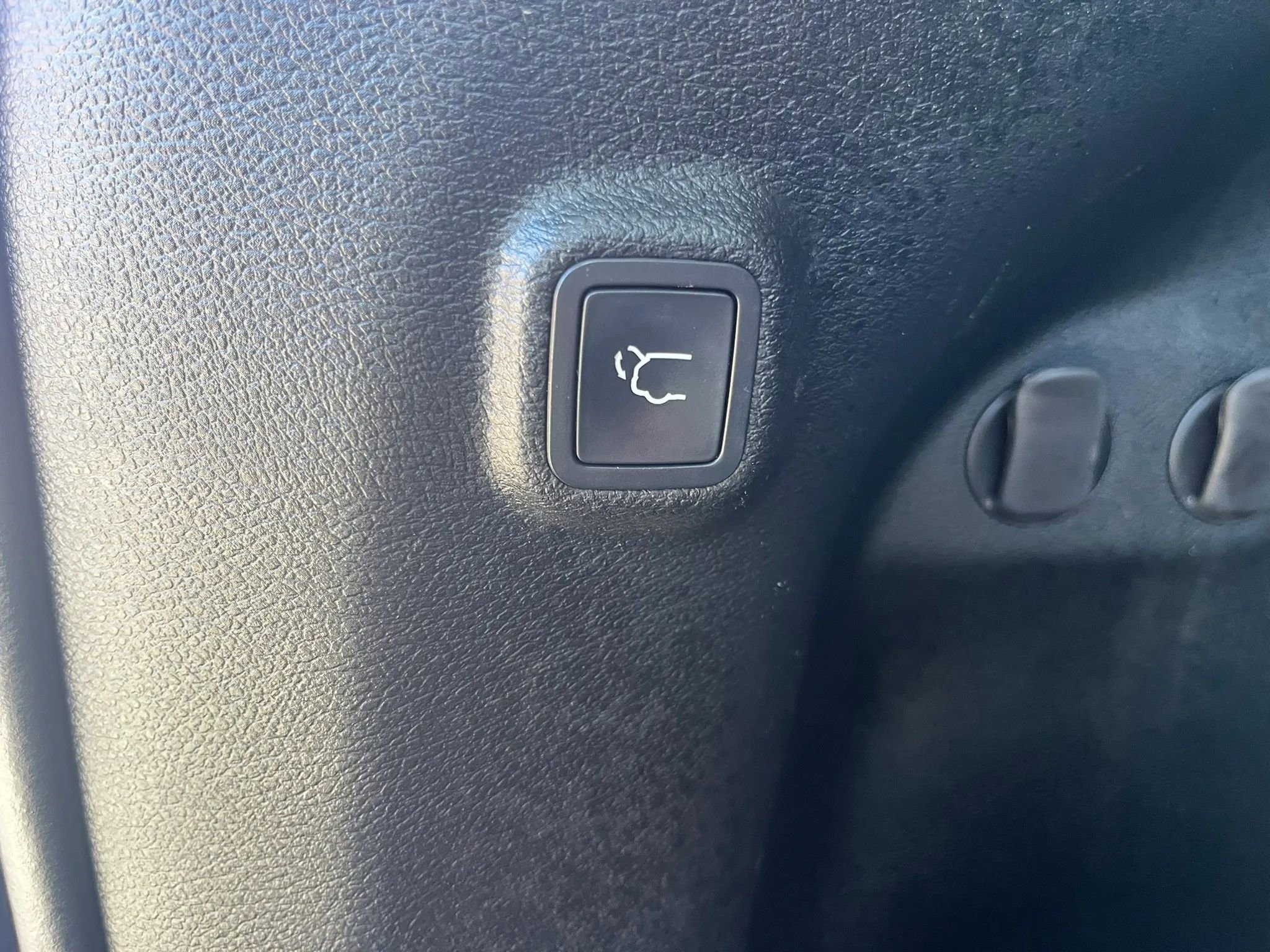 Used 2019 Jeep Cherokee Limited w/ Trailer Tow Group image 30