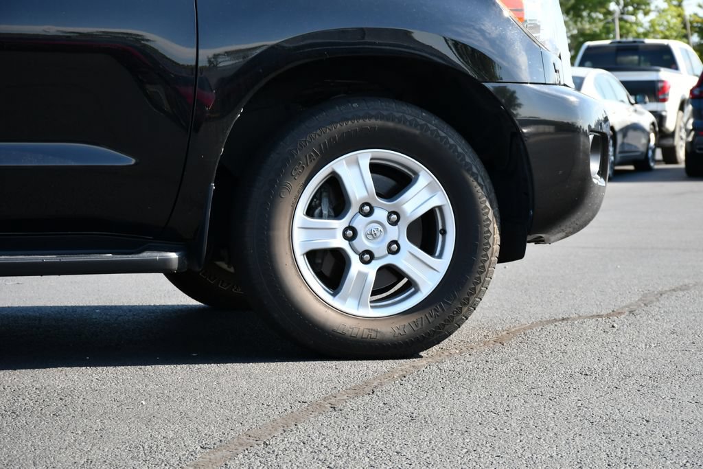 Used 2016 Toyota Sequoia SR5 AWD/4WD image 9