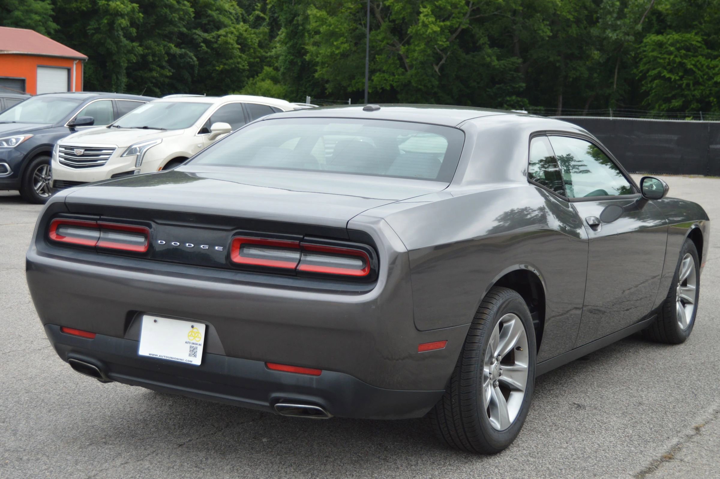 Used 2015 Dodge Challenger SXT image 6