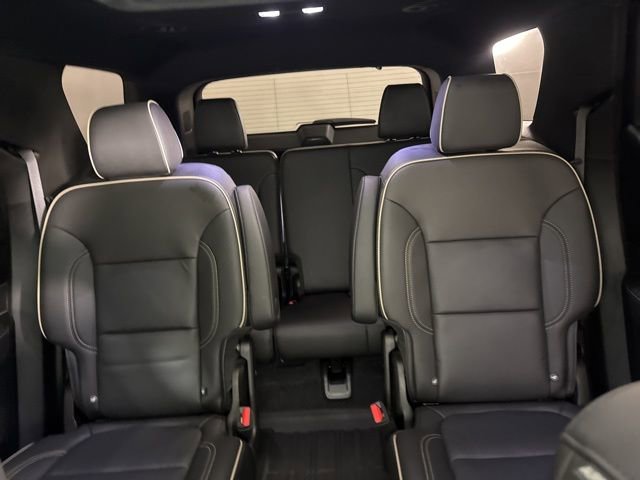 Used 2023 Chevrolet Traverse Premier w/ Redline Edition image 44