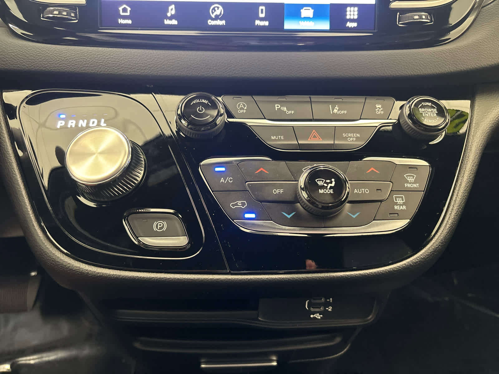 New 2026 Chrysler Voyager LX image 29