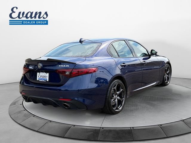 Used 2017 Alfa Romeo Giulia Ti w/ TI 19" Sport Package AWD/4WD image 7