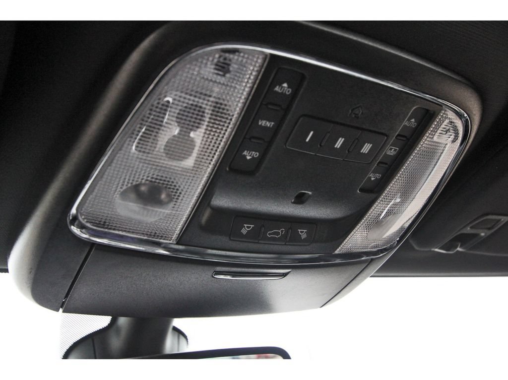 Used 2021 Jeep Grand Cherokee Overland RWD image 22