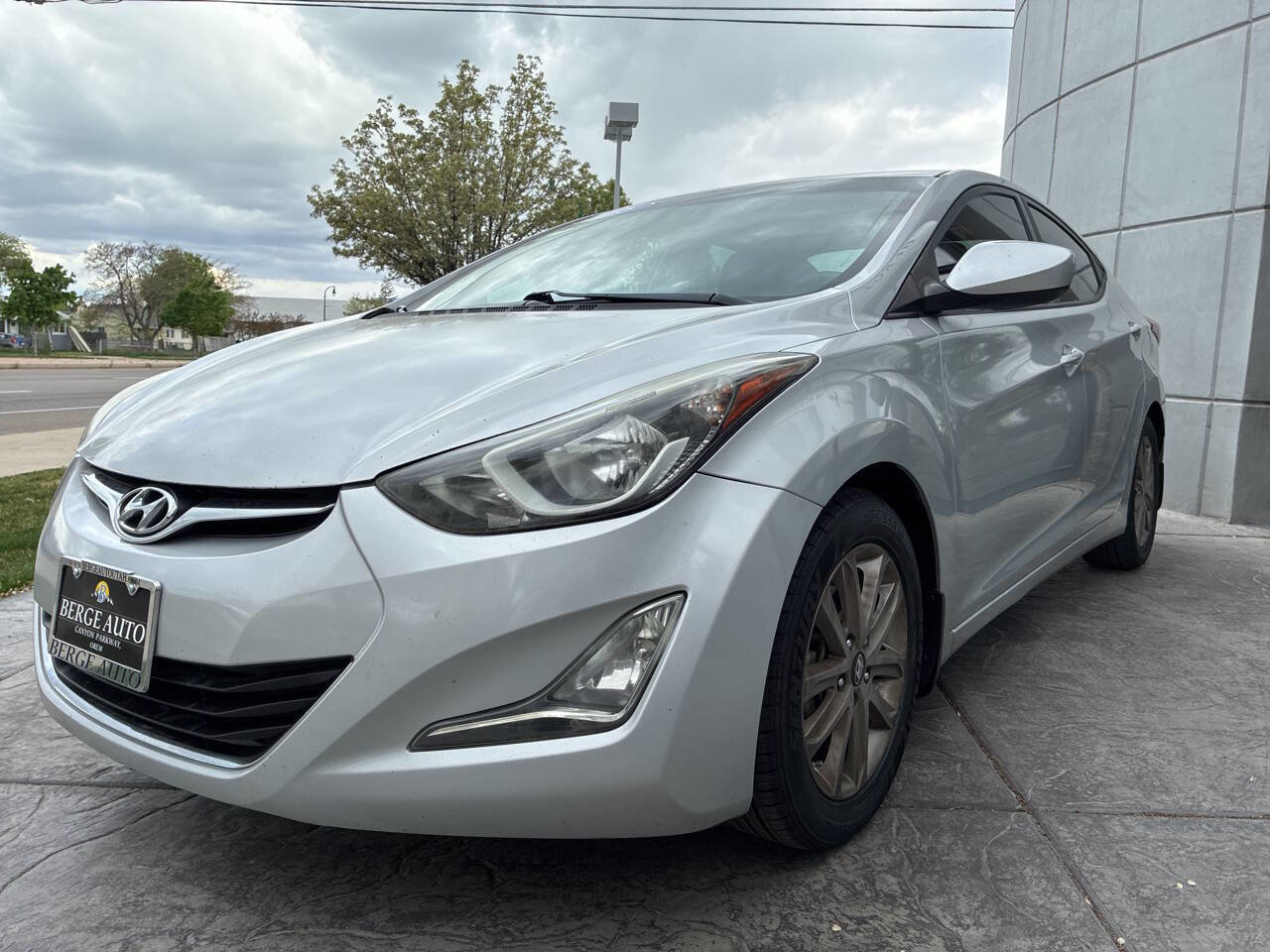 Used 2015 Hyundai Elantra SE w/ Option Group 02 FWD image 3
