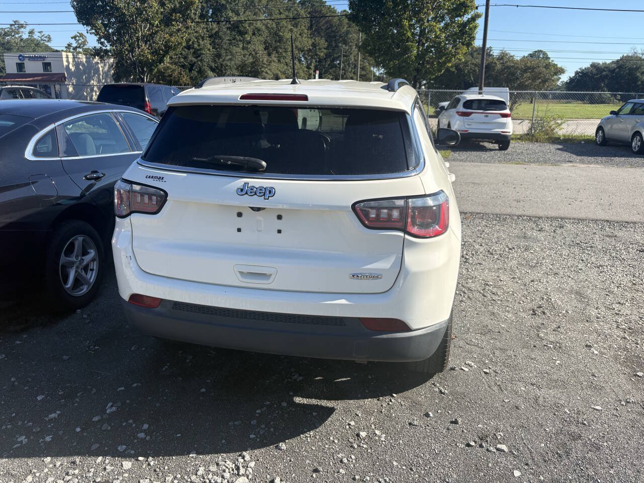 Used 2018 Jeep Compass Latitude FWD image 10