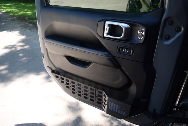 Used 2018 Jeep Wrangler Unlimited Sahara AWD/4WD image 18
